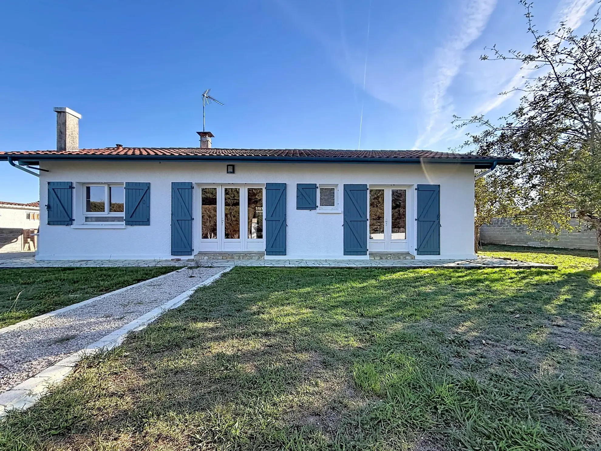 Maison de plain-pied avec 2 chambres et grand garage près de Dax