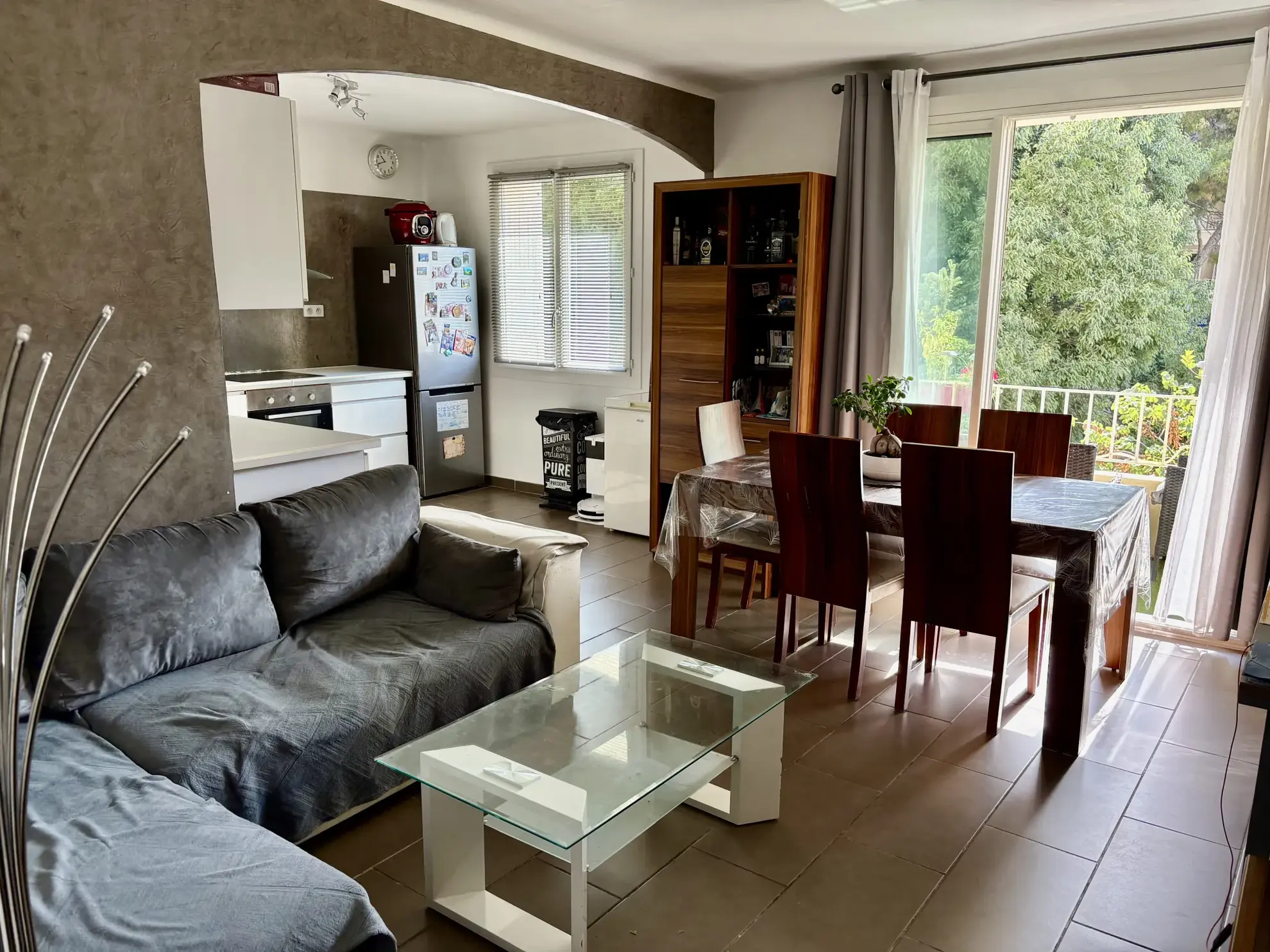 Appartement T4 rénové à Toulon avec balcon, cave, dans résidence sécurisée