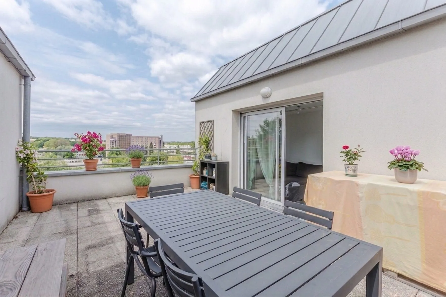 Appartement T2 avec terrasse à Toulouse 31400 – Dernier étage, sécurité, faible consommation énergétique