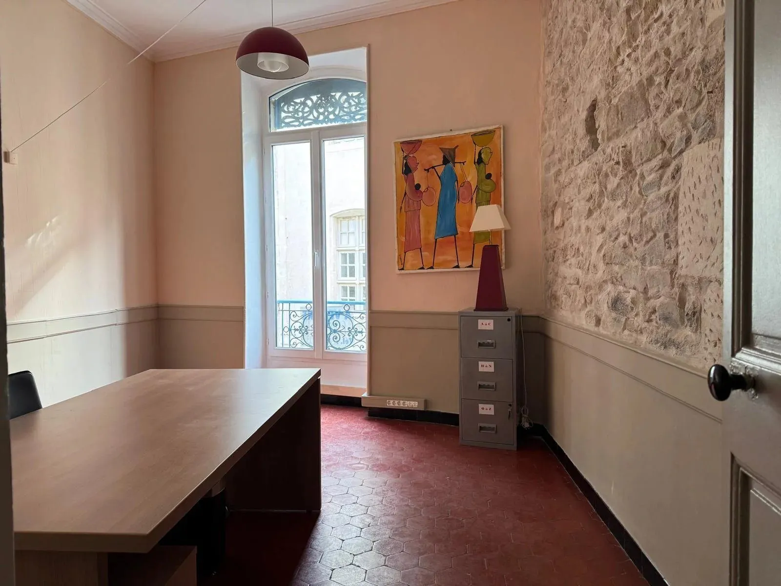 Appartement T3 de 75 m² à Nîmes avec cave et climatisation, secteur Arènes
