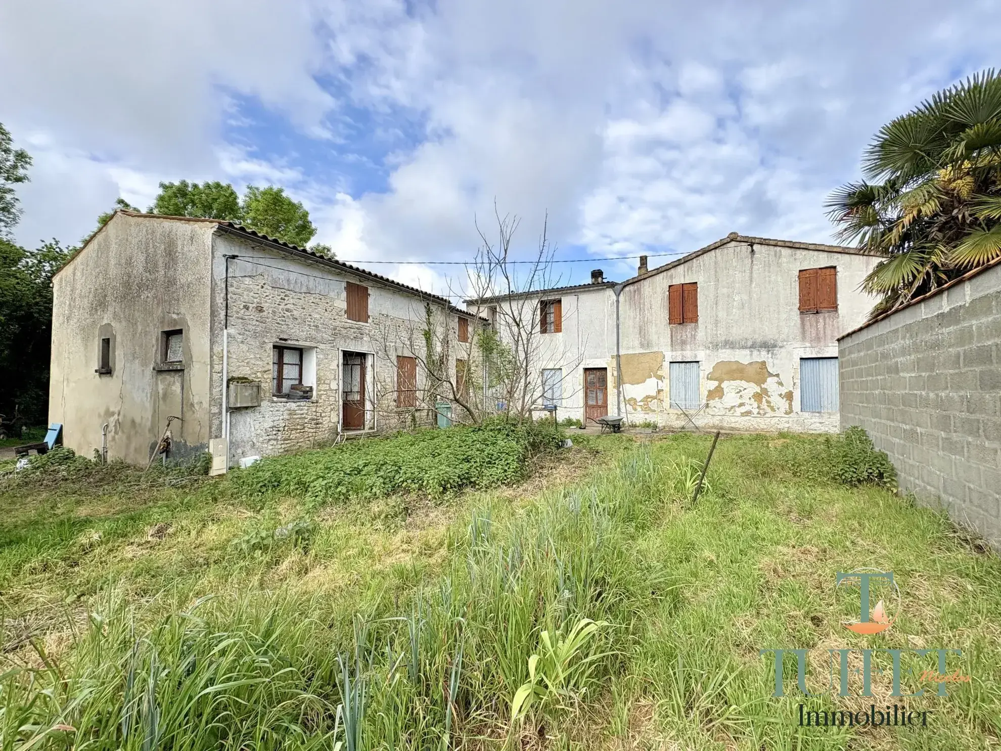 Grande propriété en pierre avec terrain constructible à Arvert
