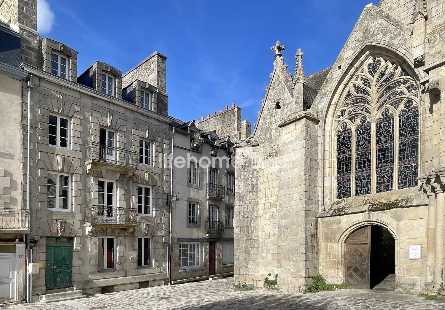 Un immeuble début XXe siècle,  de la basilique Saint-Sauveur Appartement duplex rénové avec vue panoramique dans le centre historique de Dinan