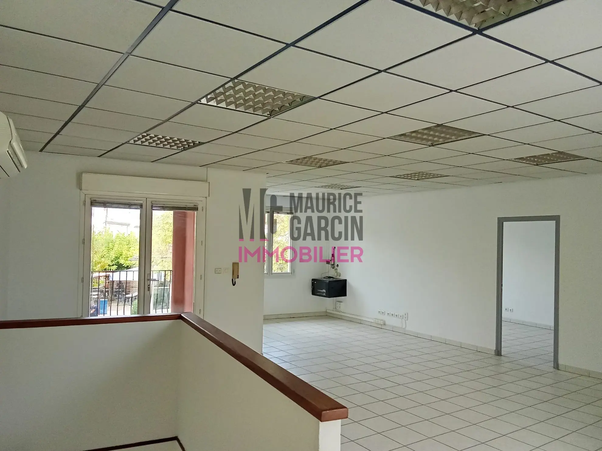Bureaux à convertir en logement à Monteux avec balcon de 8,6 m²