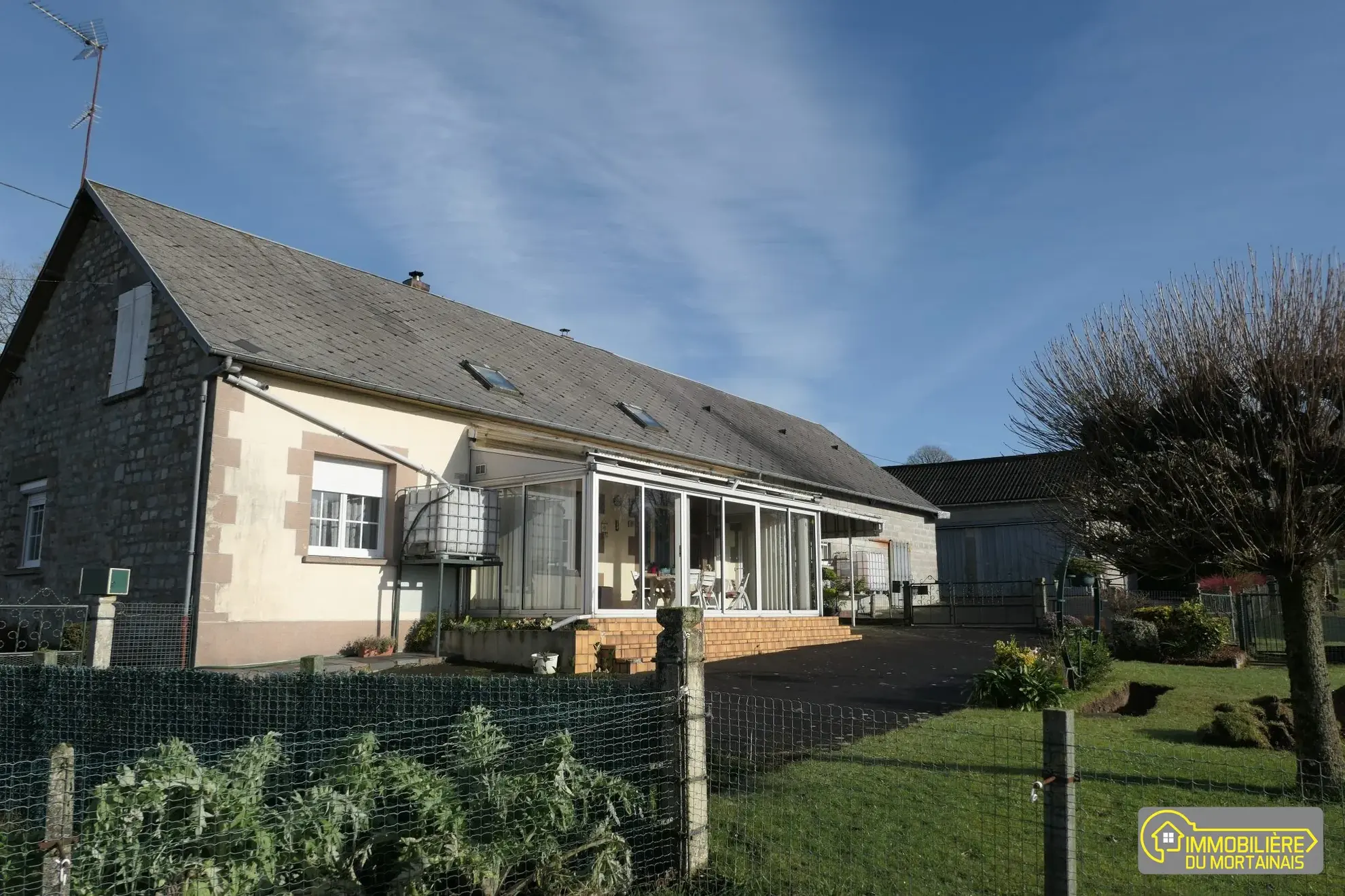 Belle maison de campagne avec dépendances et terrain à Bion