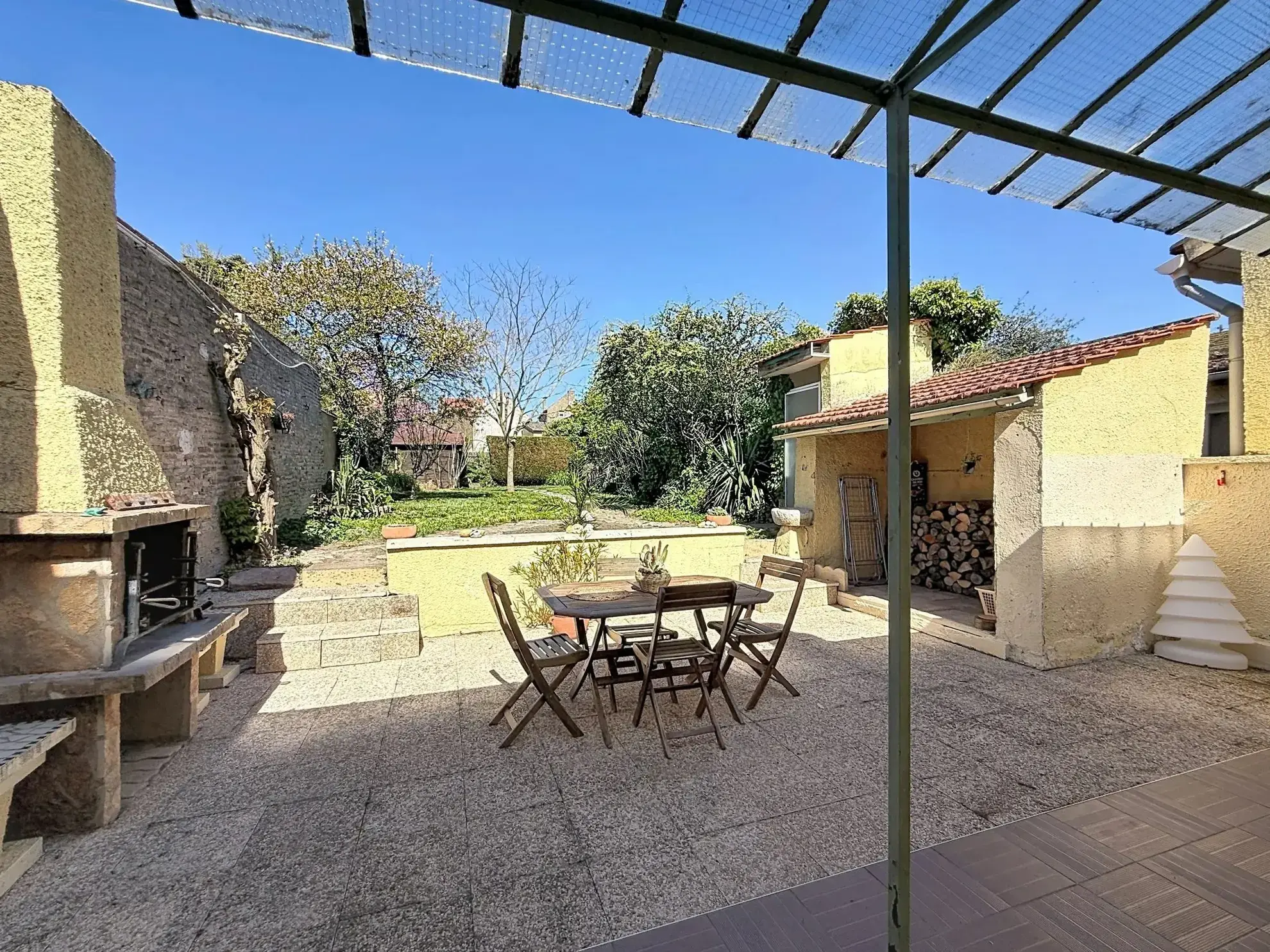 Maison rénovée de 92 m² à Verdun-sur-le-Doubs, proche du centre-ville