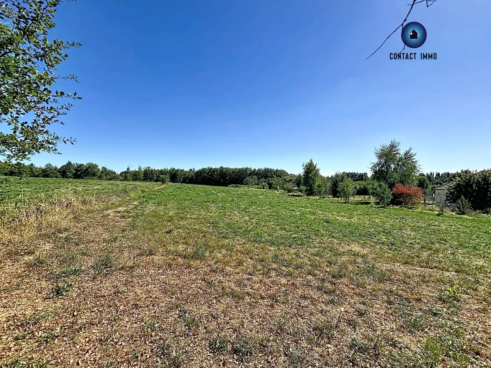 Terrain constructible plat de 2051 m² à Sadroc – Opportunité rare