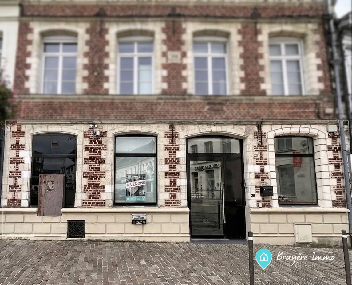 Local commercial rare à Le Quesnoy en centre-ville avec grand sous-sol