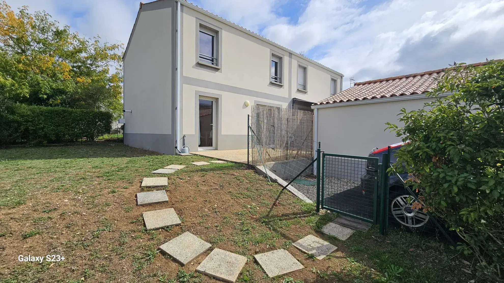Maison à étage avec jardin et garage à Niort dans le quartier Ste Pezenne