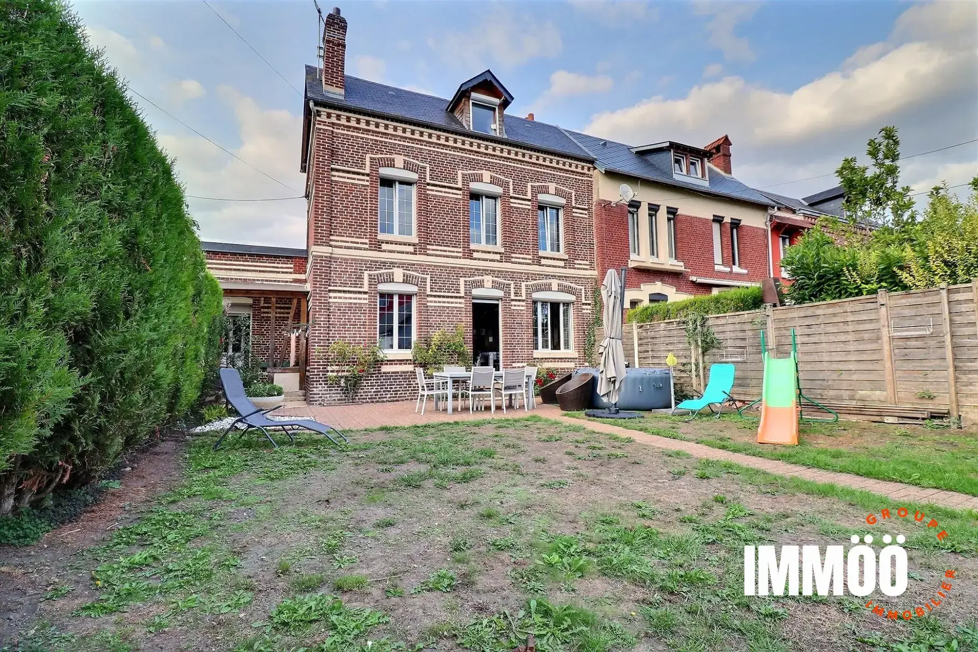 Maison familiale mitoyenne avec jardin à Notre-Dame de Bondeville
