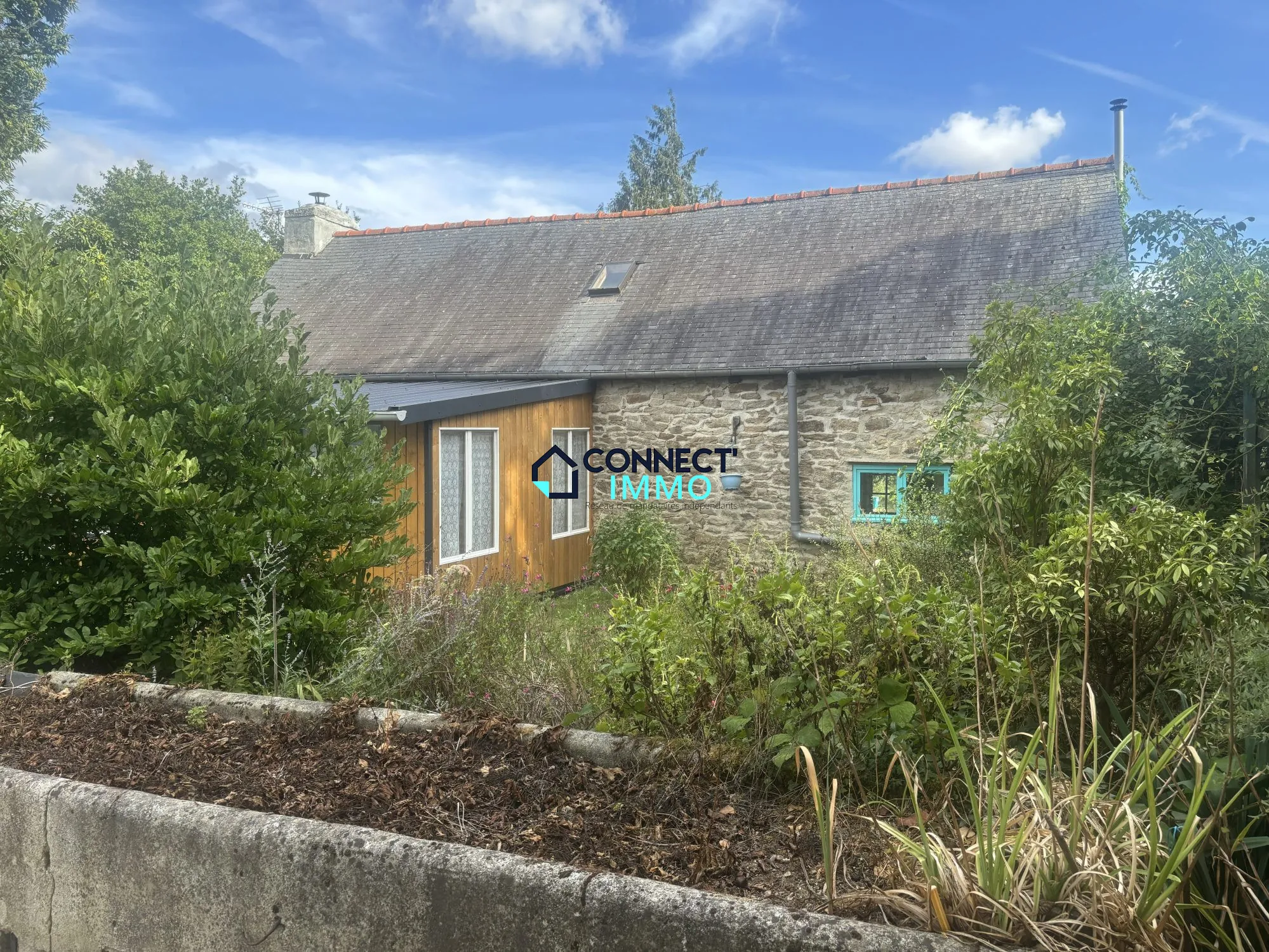 Longère en pierre à vendre à Roudouallec en campagne bretonne