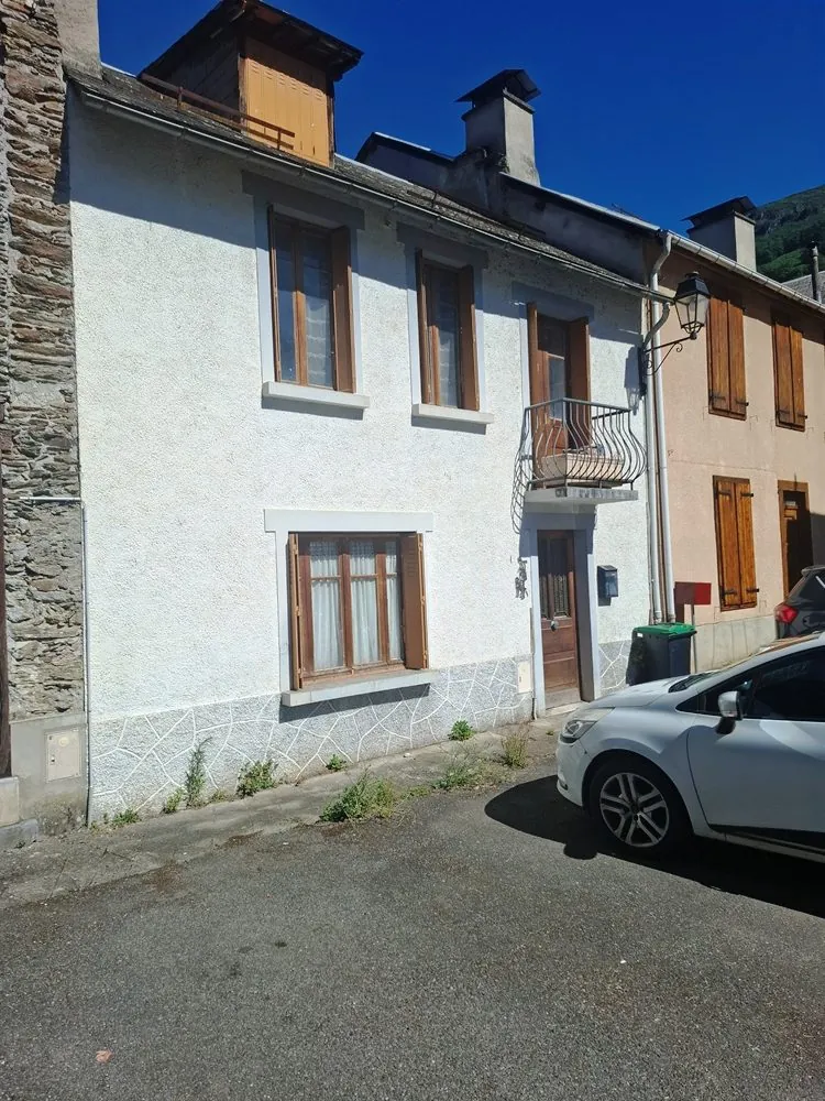 Maison à vendre à Fos avec jardin et potentiel de rénovation, 80 m²