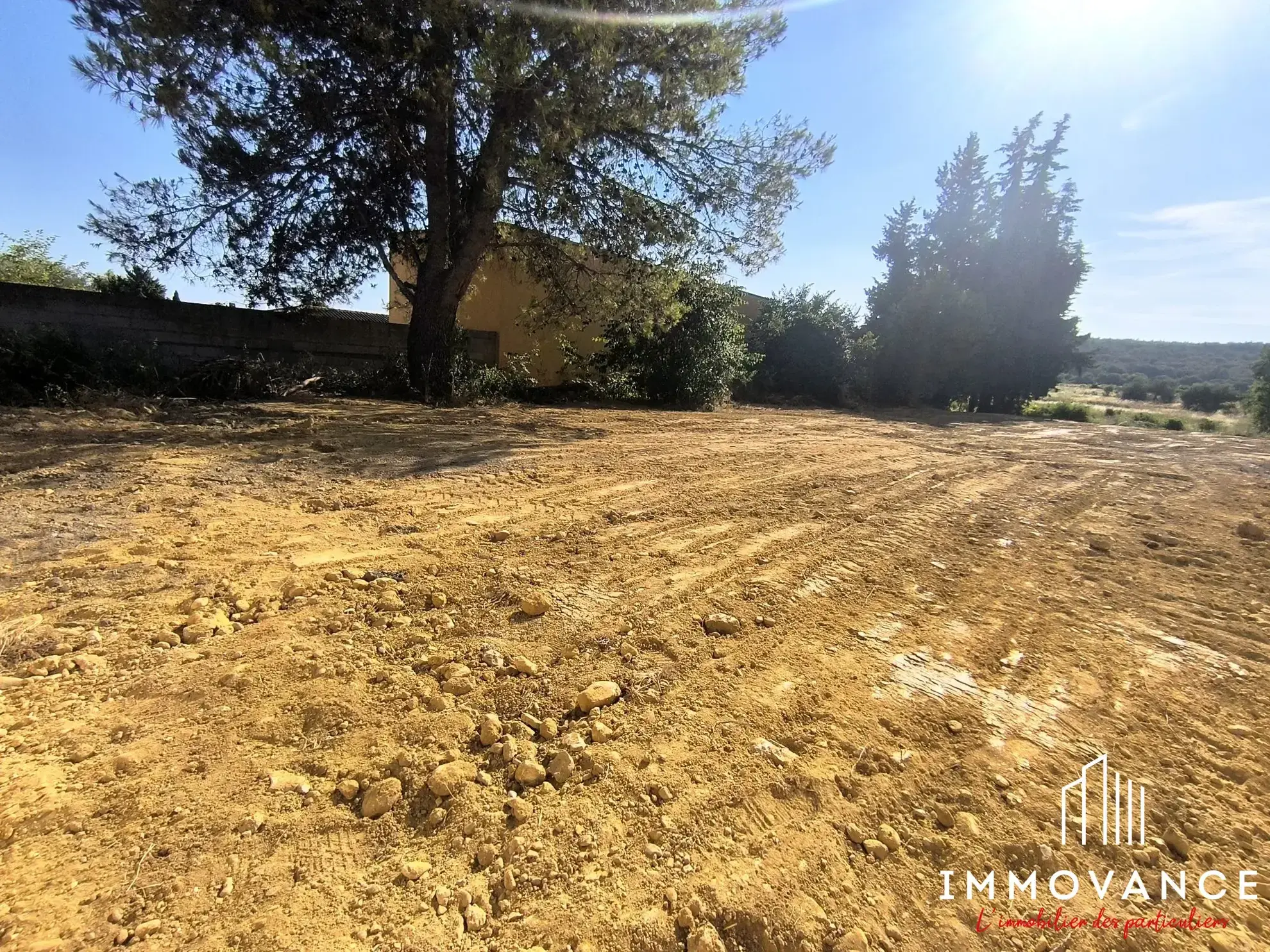 Terrain constructible viabilisé à Combas 30250 avec vue dégagée