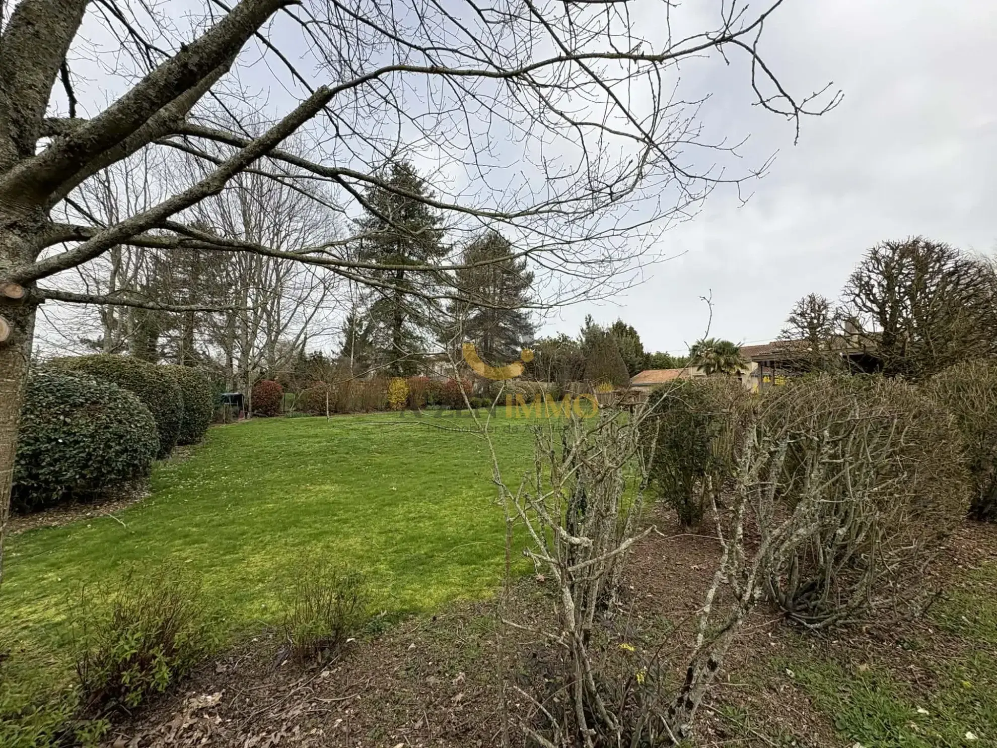 Terrain constructible de 700 m² à Bressuire – Prêt à bâtir et piscinable