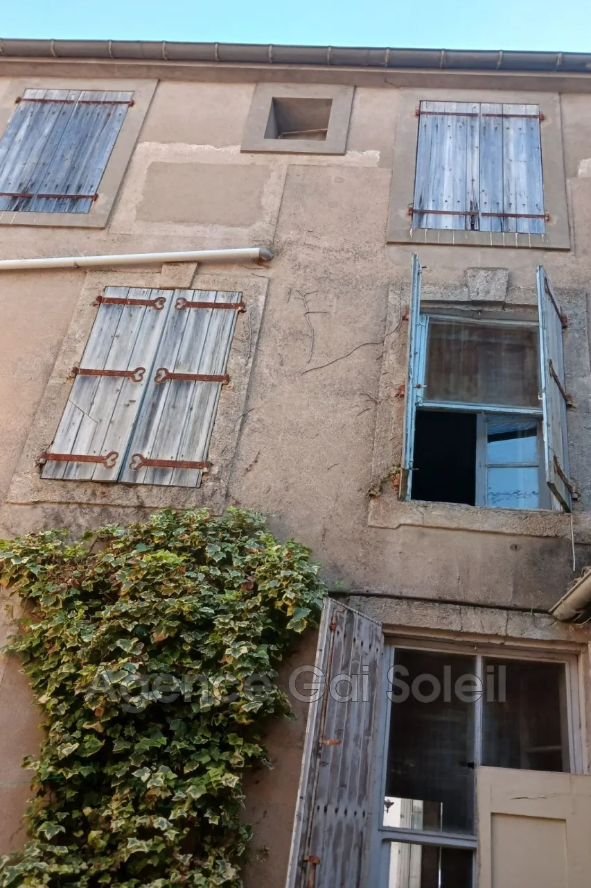 Imposante maison de maître à vendre à Nissan-lez-Enserune avec fort potentiel de rénovation