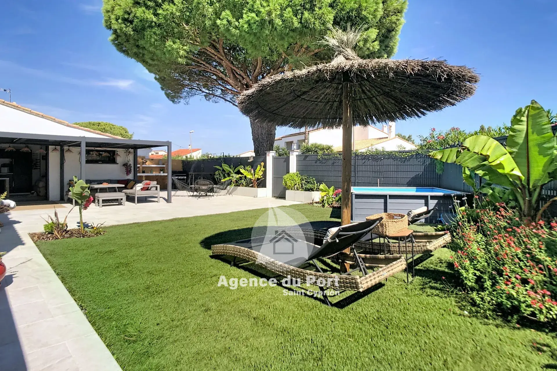 Belle maison de plain-pied avec piscine et vue sur jardin à Saint-Cyprien