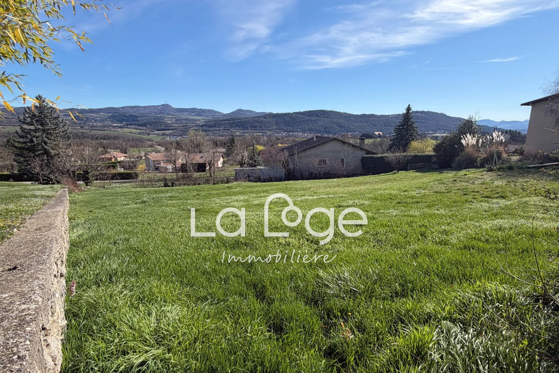 Terrain constructible de 671 m² à Gap, quartier Romette - Vue dégagée et environnement paisible
