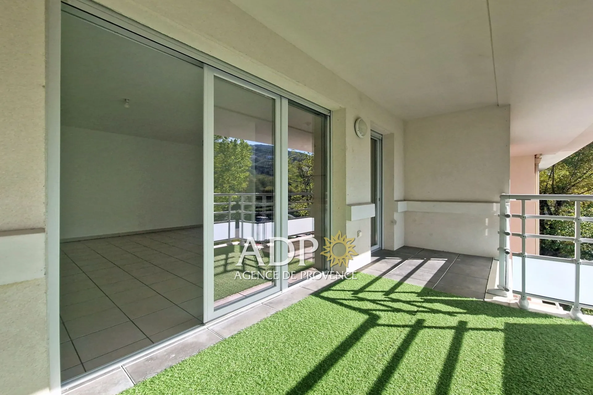 Appartement 2 pièces avec piscine et parking à Mandelieu-la-Napoule