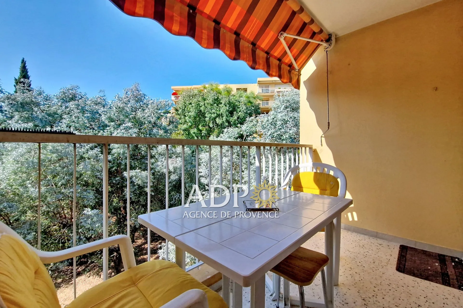 Appartement 3 pièces à Mandelieu avec terrasses, cave et stationnement