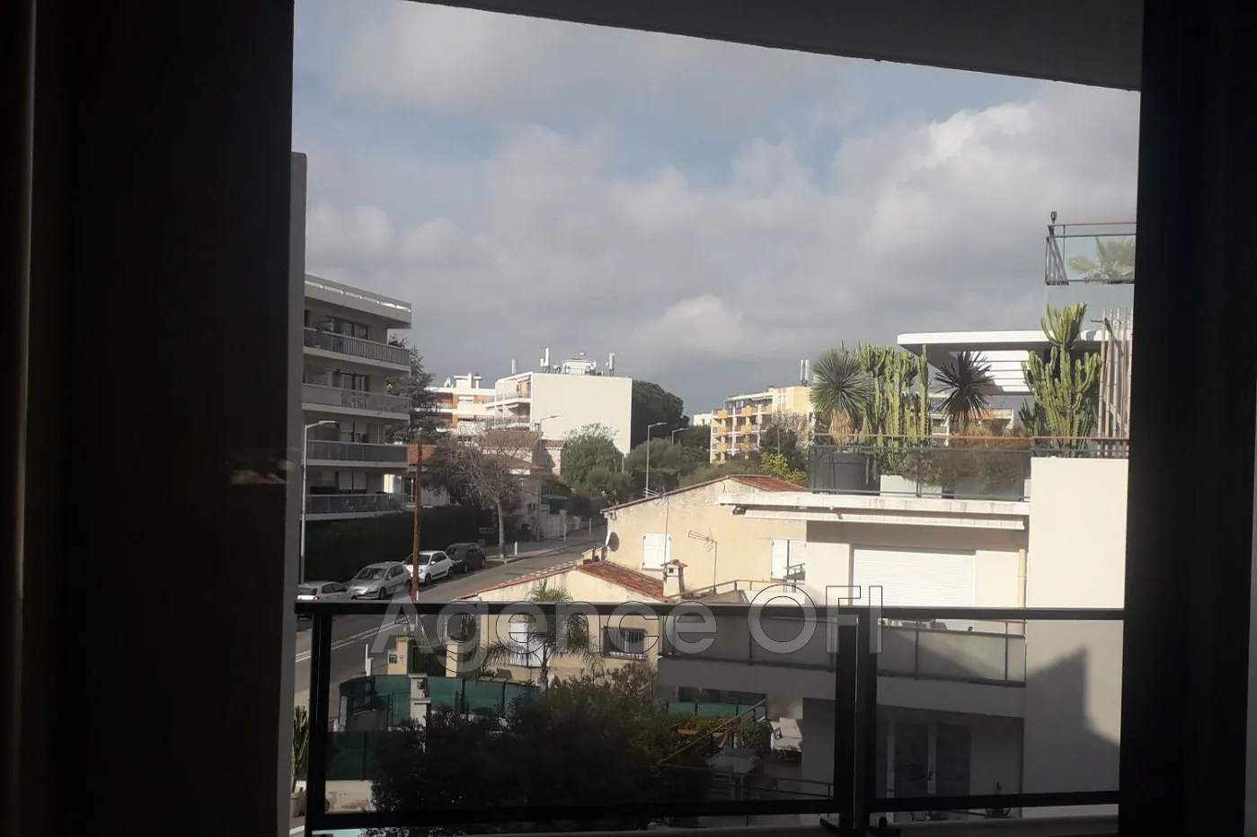 Studio à Antibes – 22m², terrasse, parking, locataire en place jusqu'en 2030