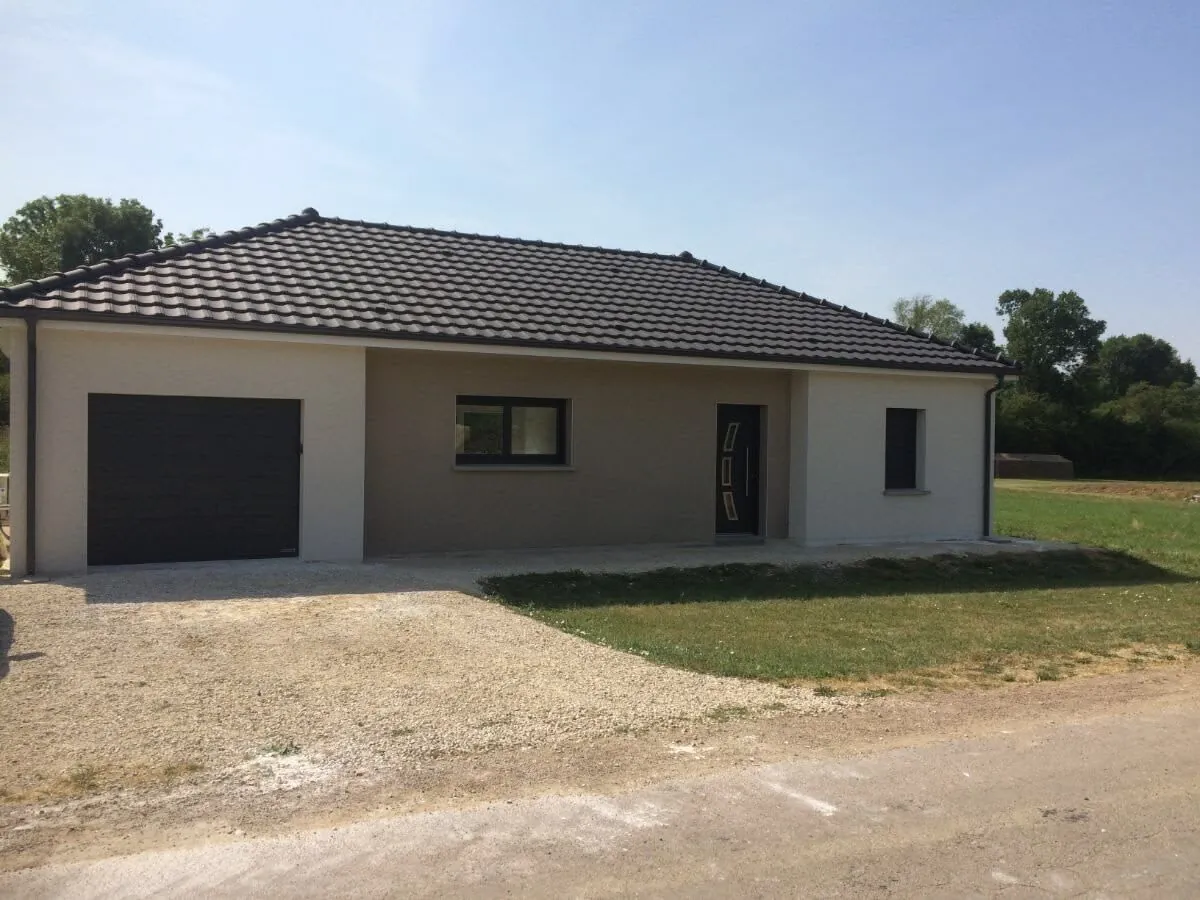 Maison neuve à Mont-Cauvaire – Conforme aux normes, personnalisable, 3 chambres, terrain 600 m²