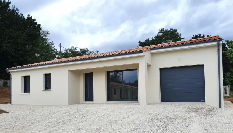 Maison neuve de 100 m² avec grand terrain à Val-de-Saâne