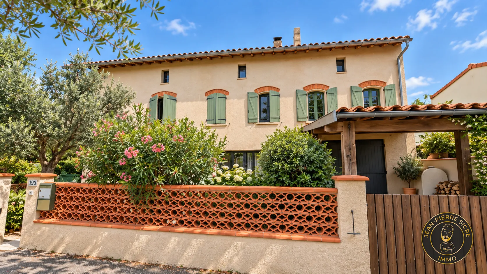 Maison familiale de 207 m2 avec 5 chambres à Cintegabelle, piscine et extérieurs aménageables