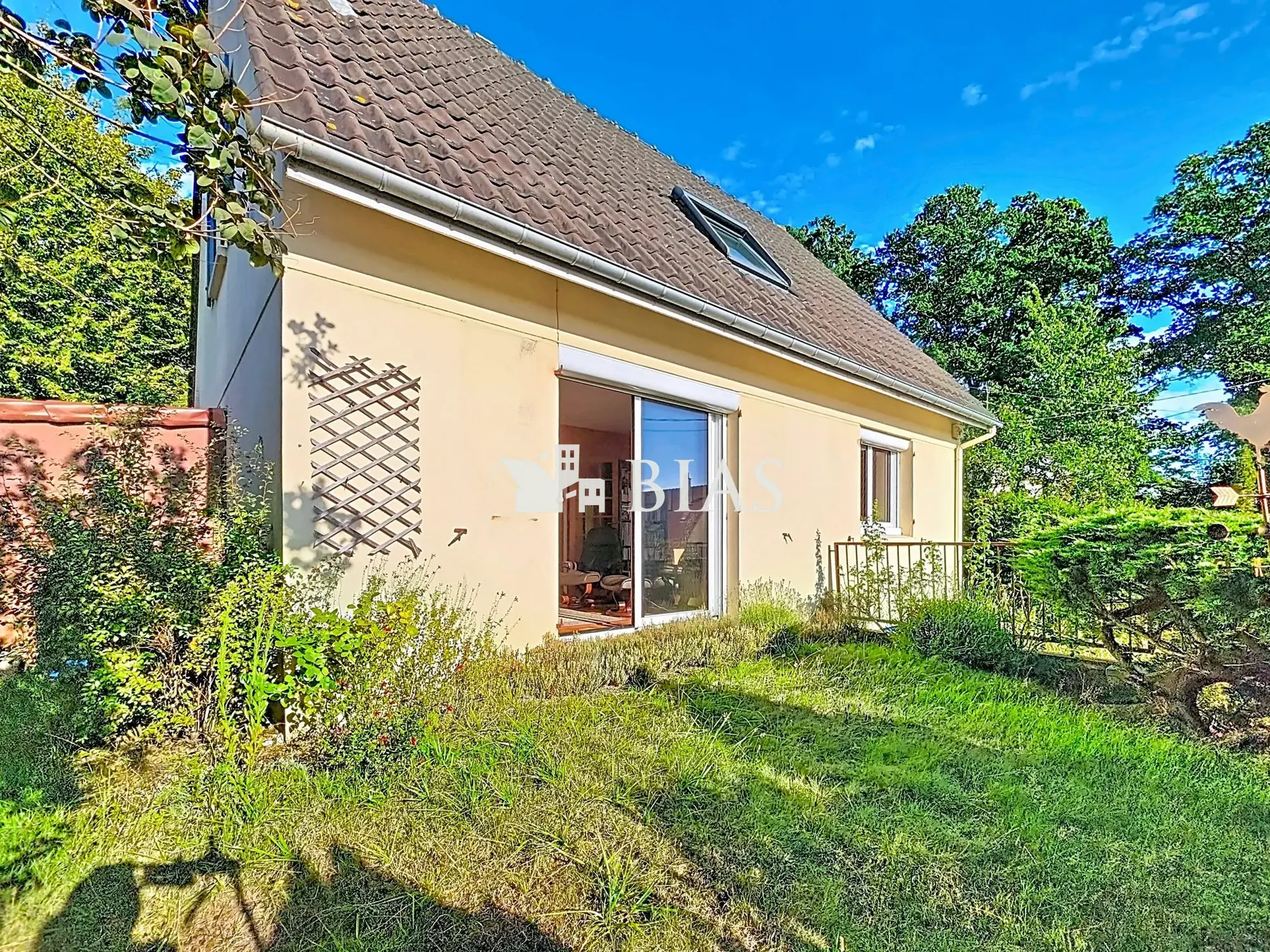 Maison individuelle à vendre à Duclair avec 3 chambres et grand terrain
