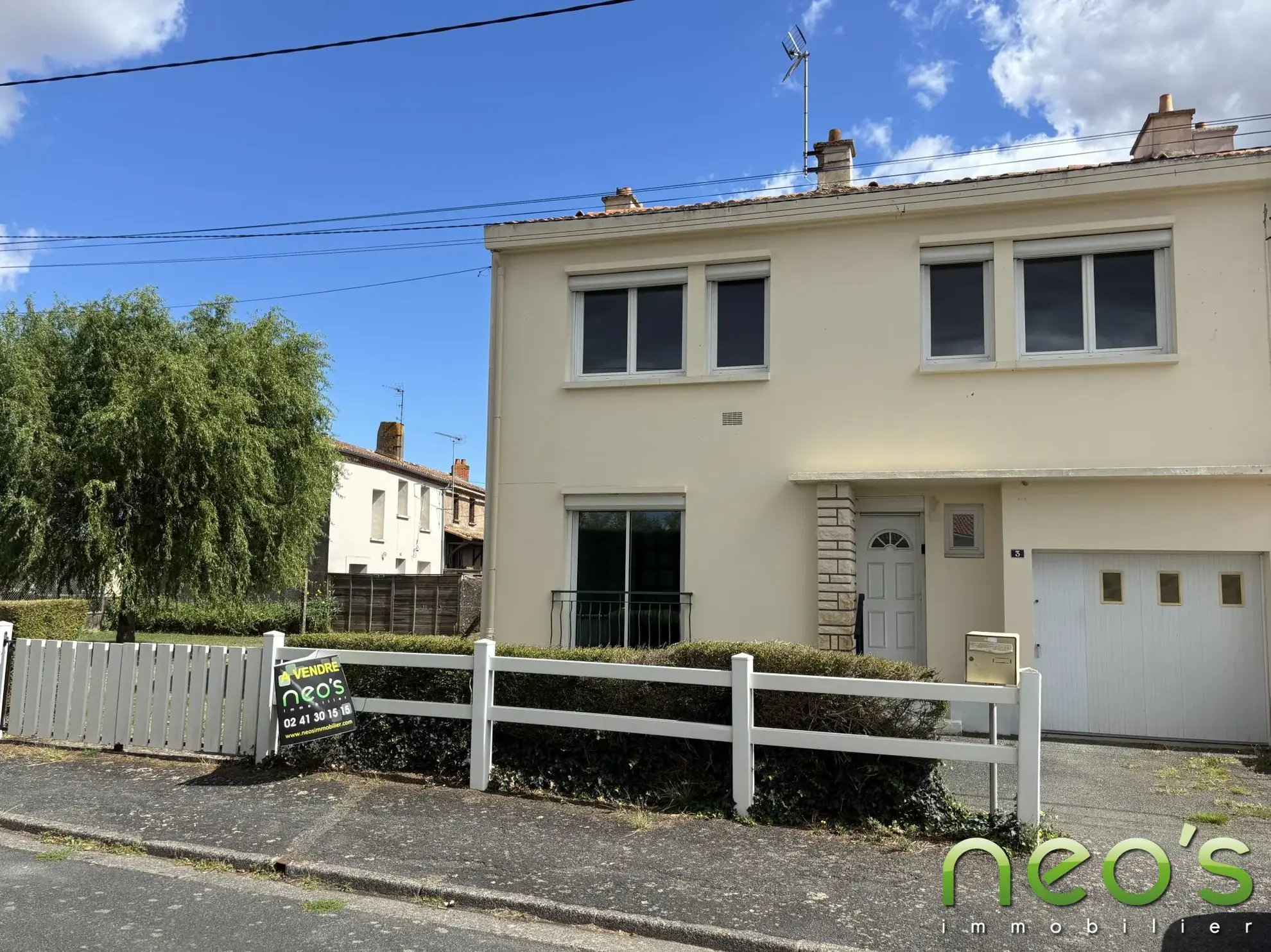 Maison familiale à Villedieu-la-Blouère à rénovéer avec grand terrain et garage