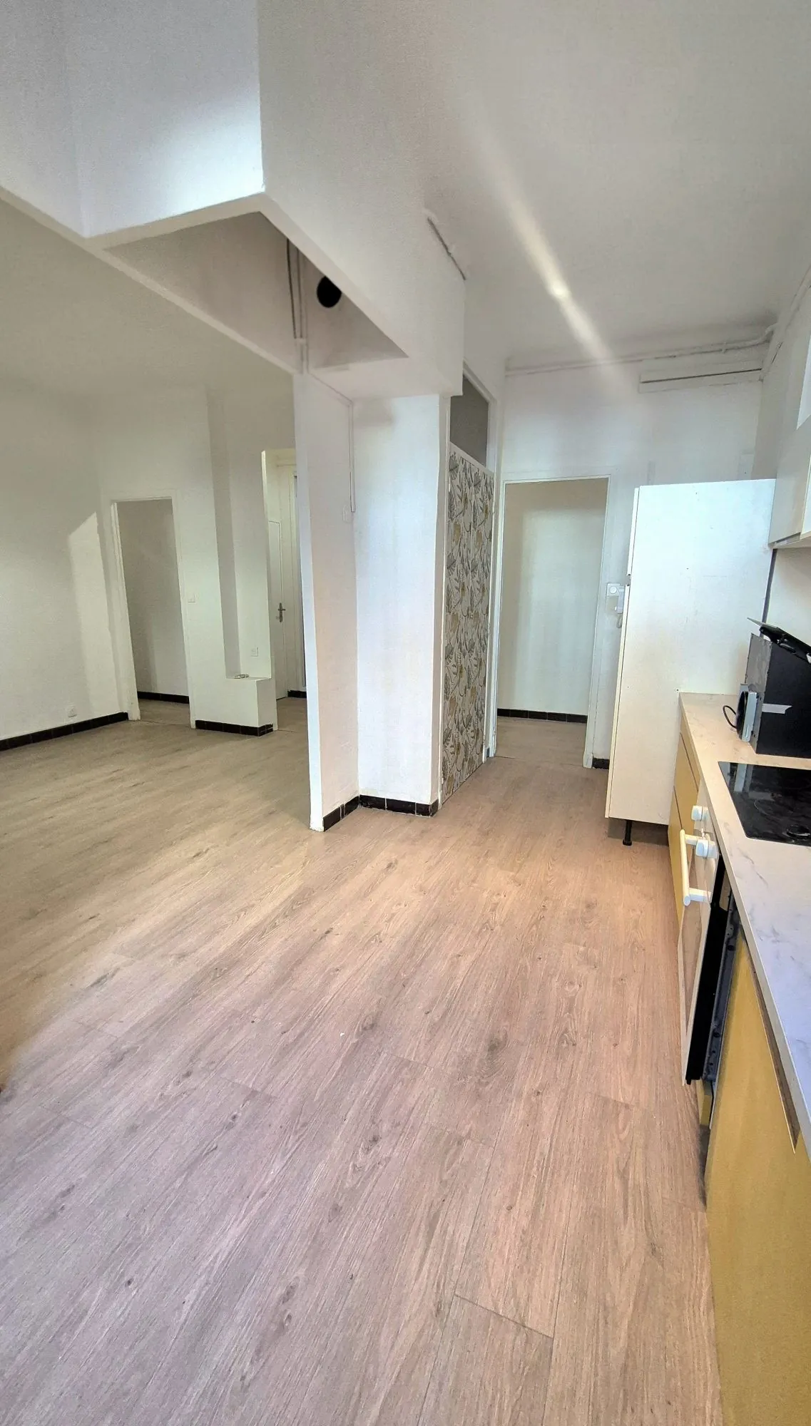 Espace cuisine équipée et salle à manger  Spacieux appartement 2 pièces avec loggia et cave à Marseille 13004