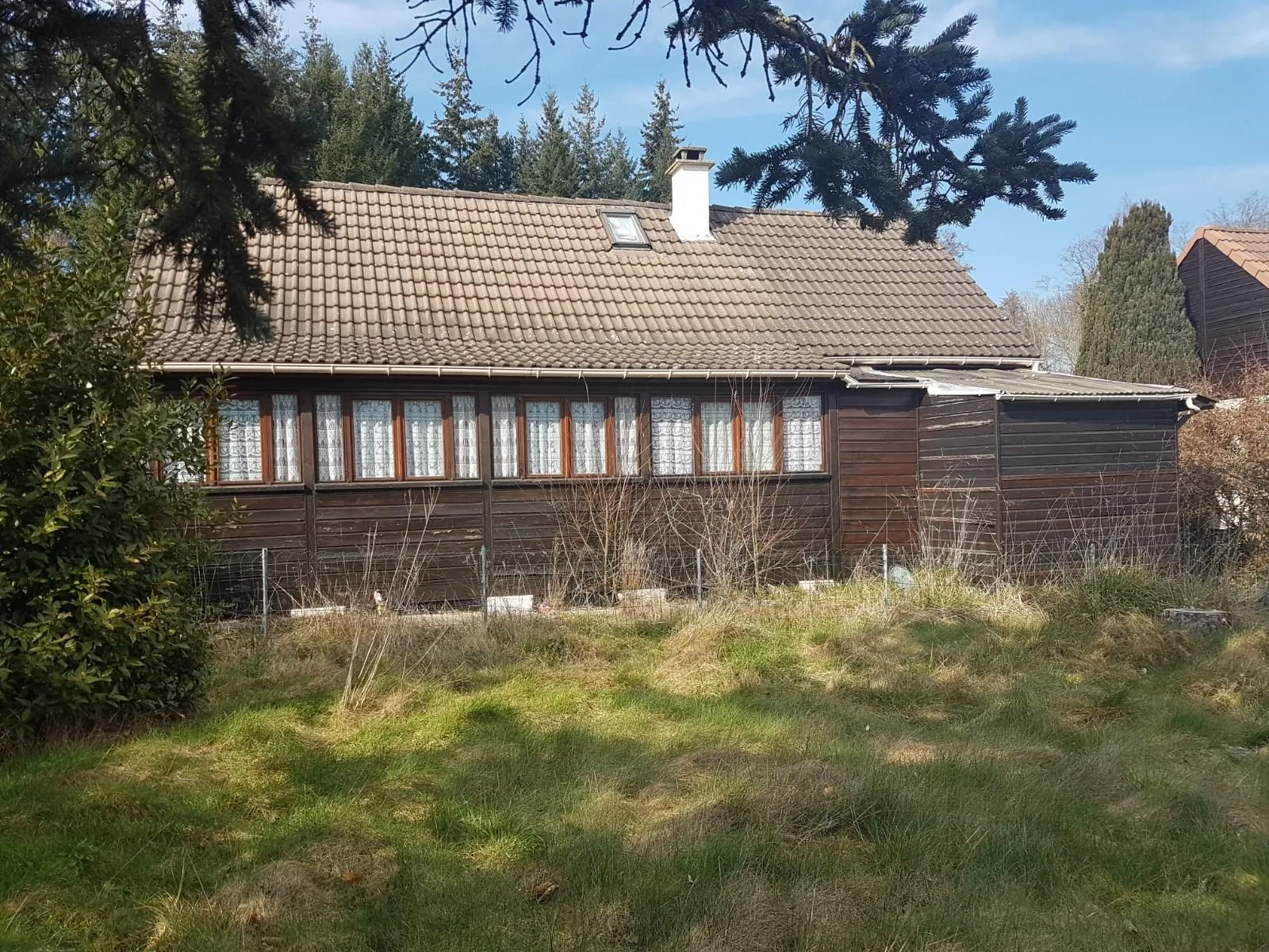 À vendre chalet en bois avec garage et terrain de 350m² proche Bretoncelles