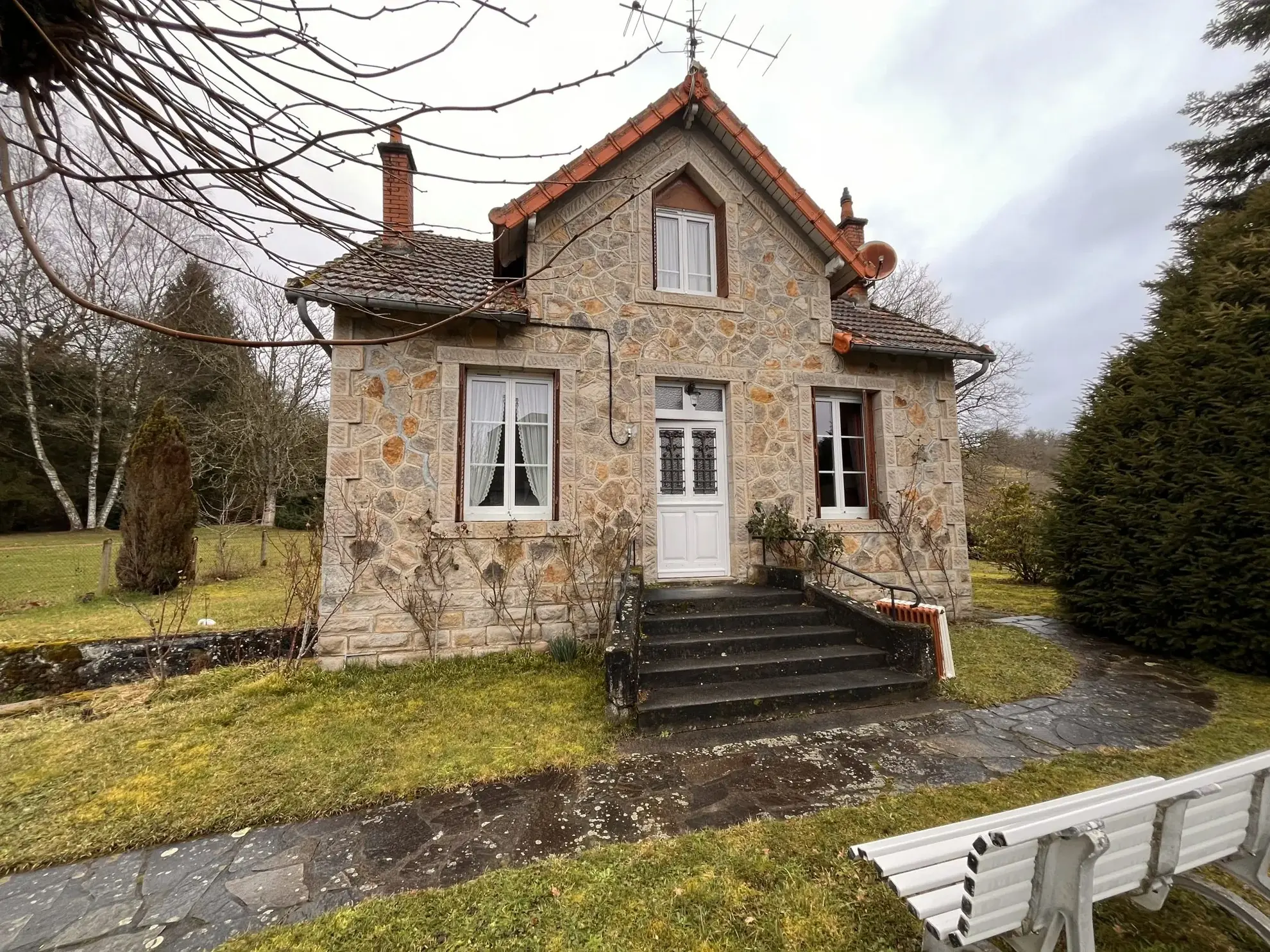 Maison Maison en pierre à vendre à Ydes - 3 chambres, grand terrain