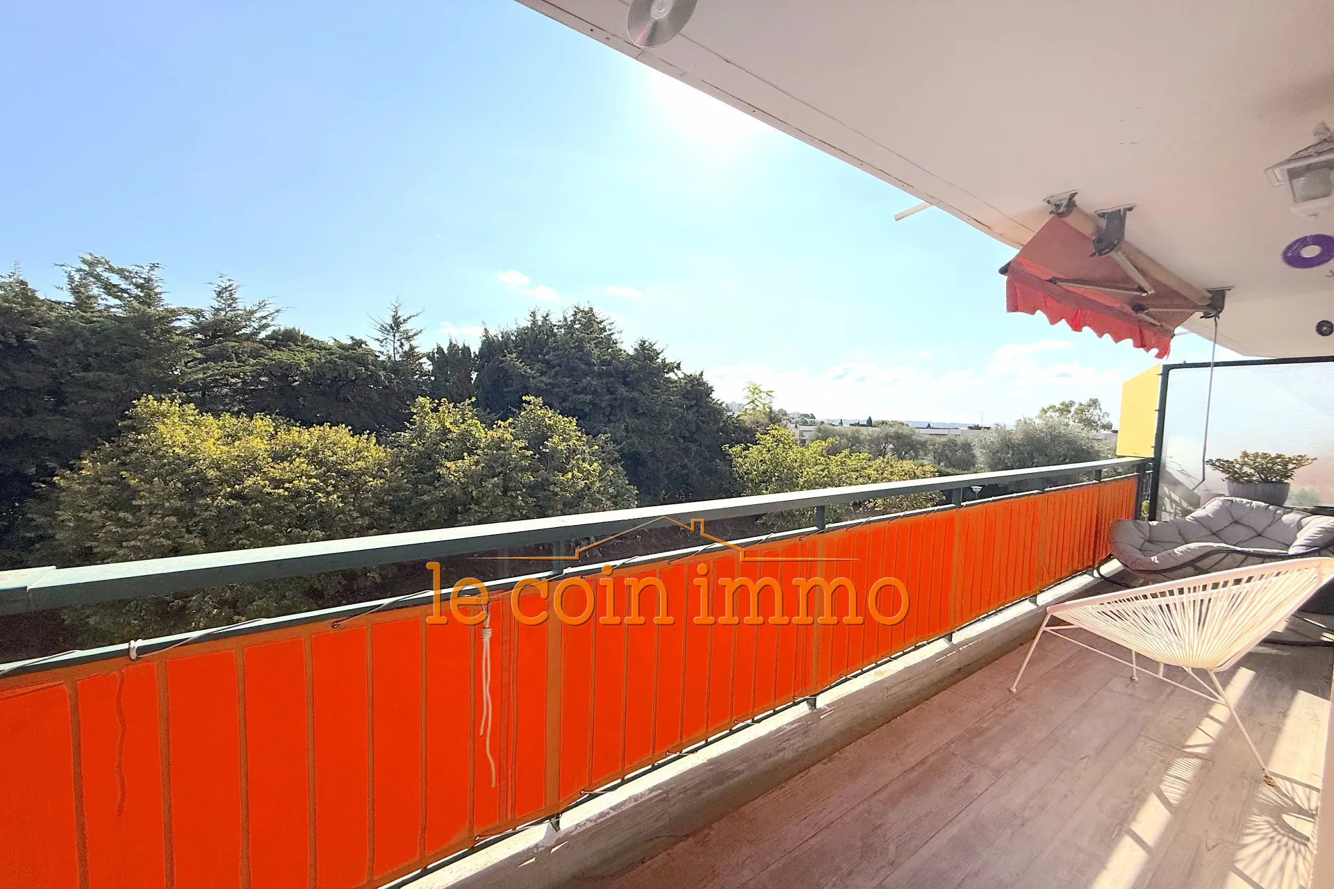 À vendre appartement 3 pièces rénové à Antibes avec terrasse et parking