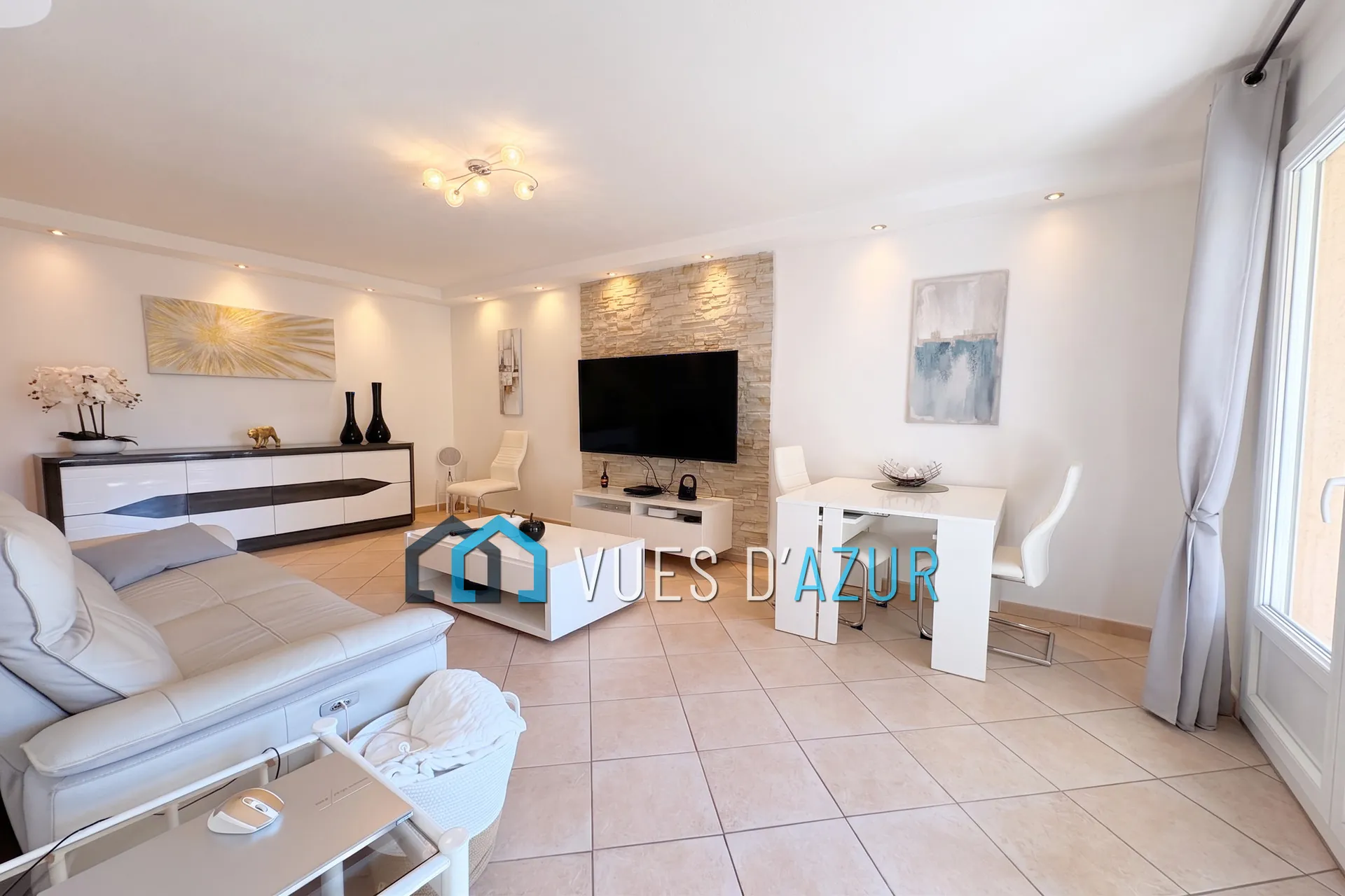 Appartement 3 pièces à Antibes avec balcon, cave et stationnement
