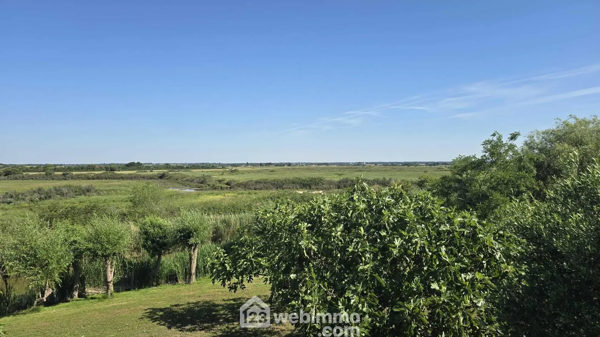Terrain à bâtir avec vue dégagée sur les marais à Jard-sur-Mer