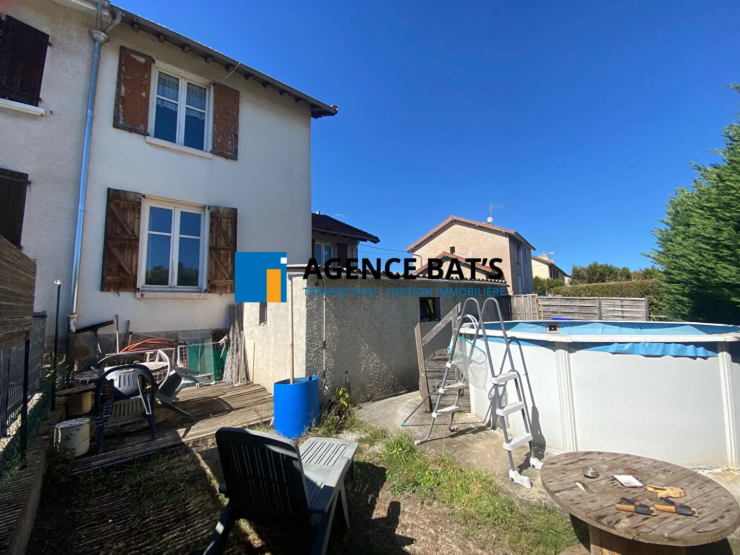 Maison à rénover de 75m² avec terrain et garage à Roche la Molière