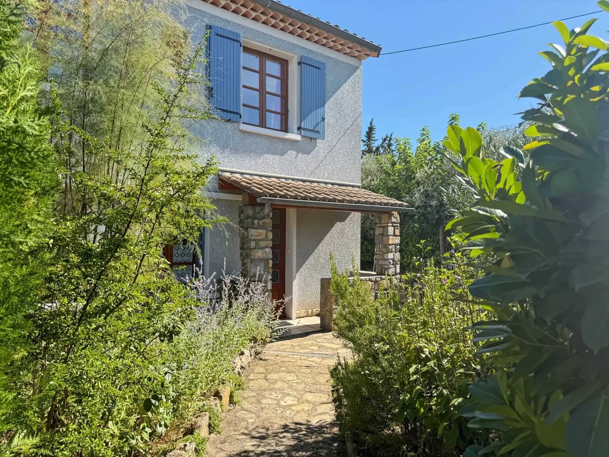 Belle maison des années 50 avec 5 chambres, jardin et terrasse à Aubenas