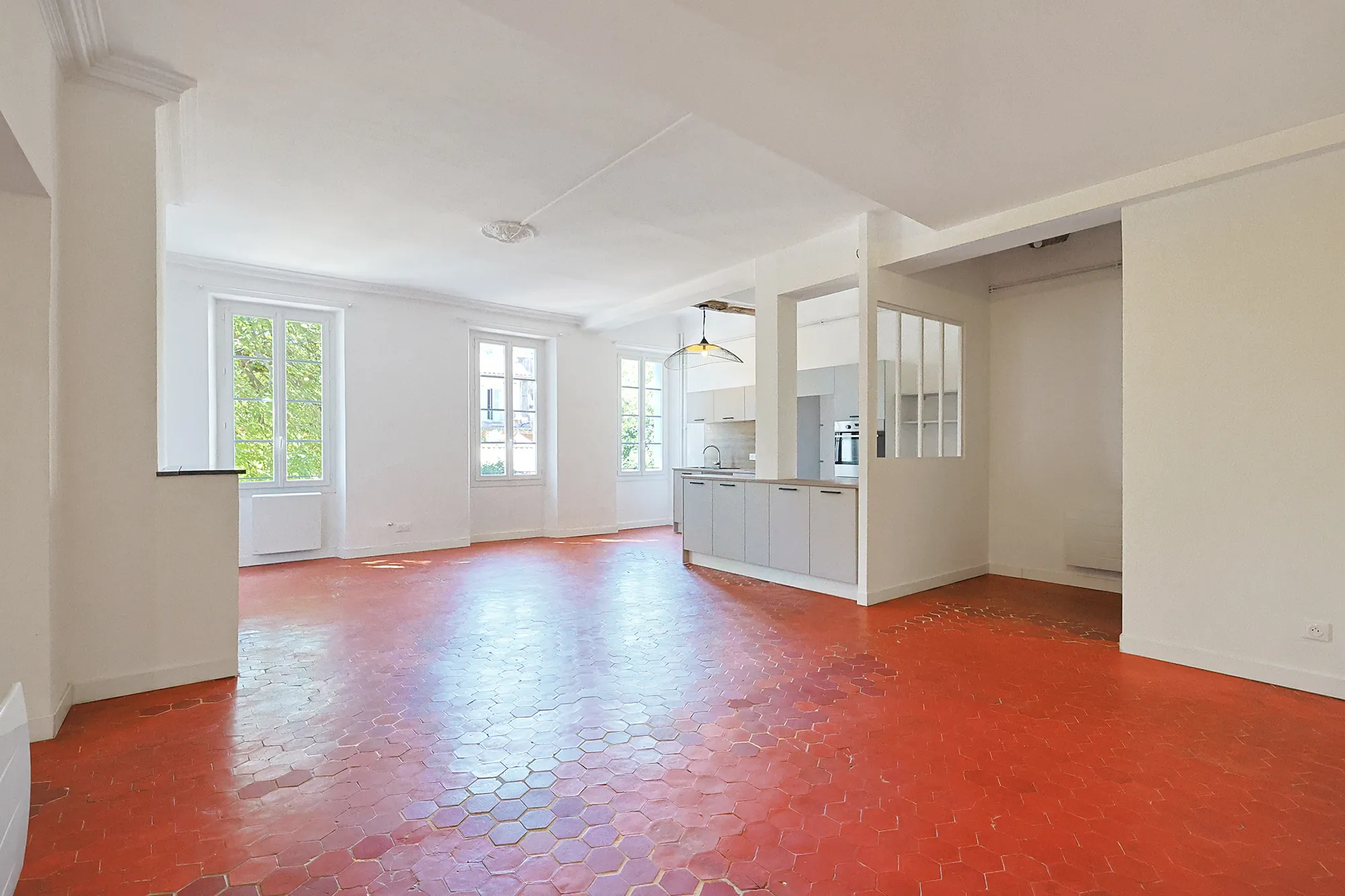 Appartement T4 rénové de 91,64 m² avec grenier à Solliès-Pont centre