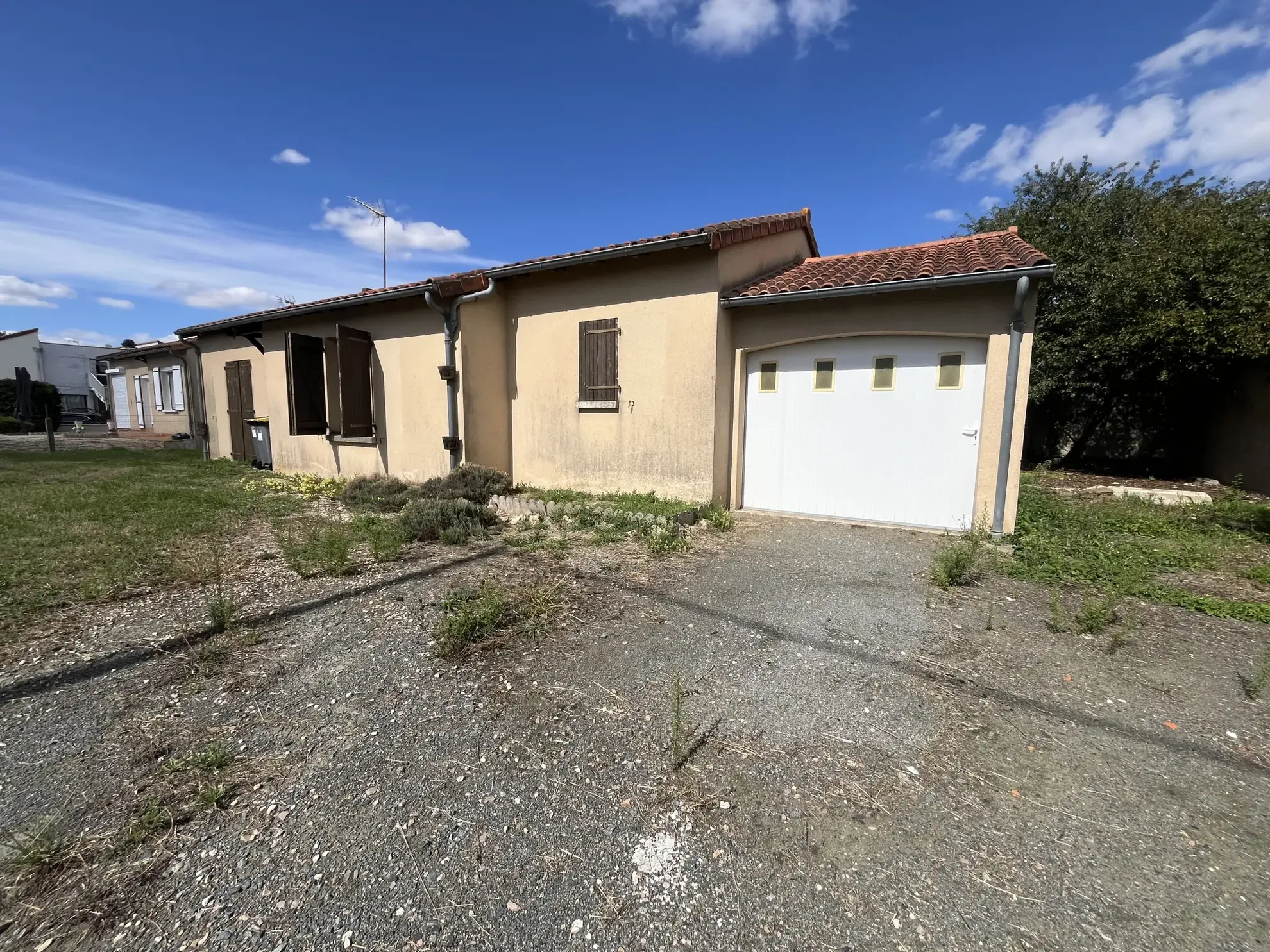 Maison de plain-pied à Thouars avec jardin et garage au centre-ville
