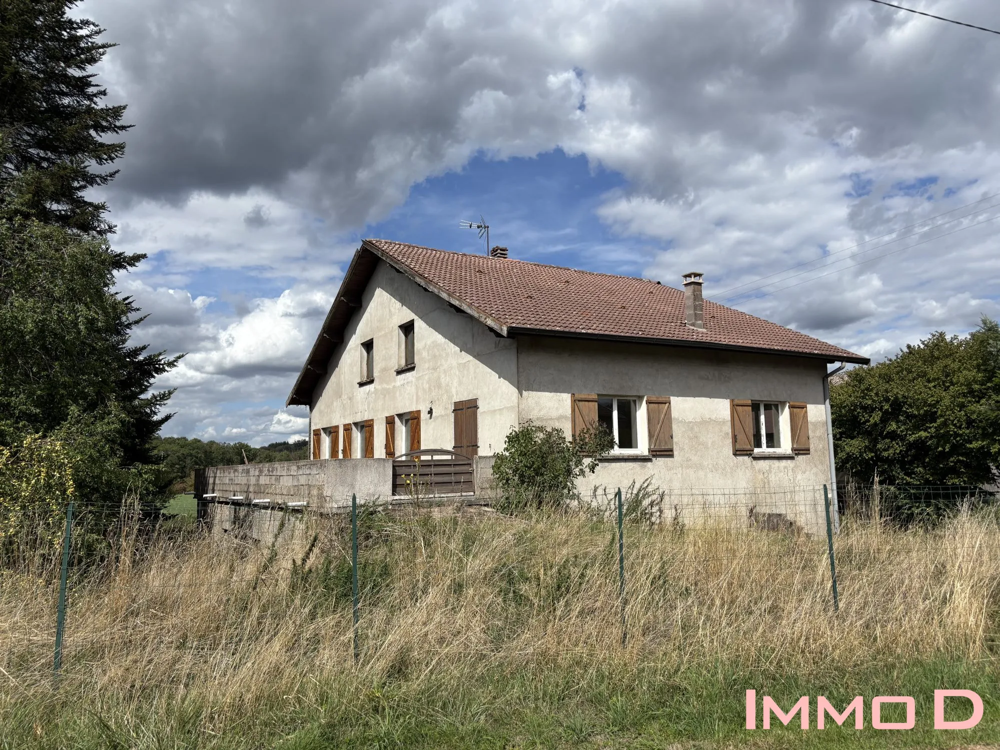 Maison à rénover avec grand terrain à Girancourt – Potentiel élevé