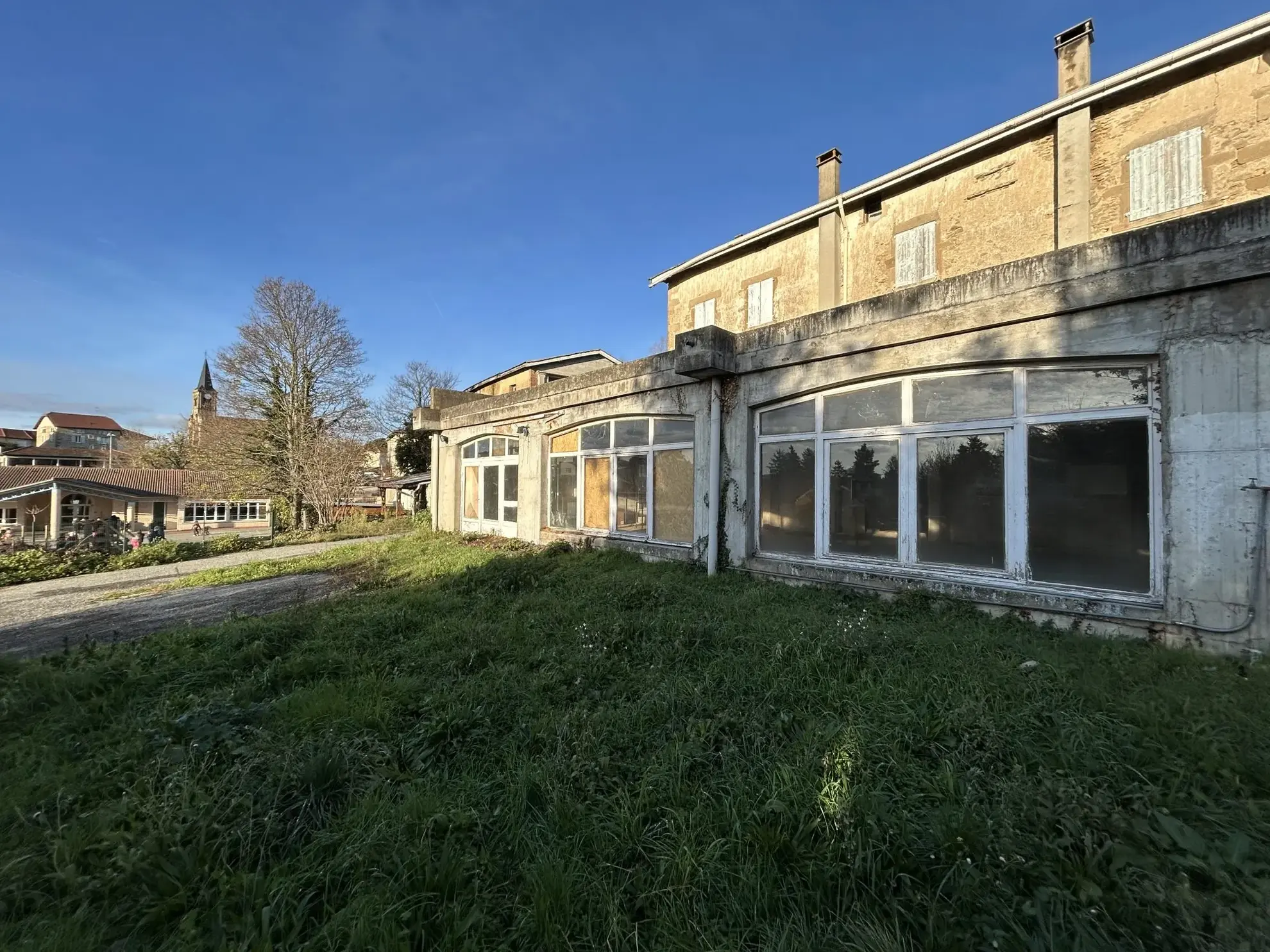 Loft à rénover de 85 m² avec jardin à Margès - Idéal investissement locatif