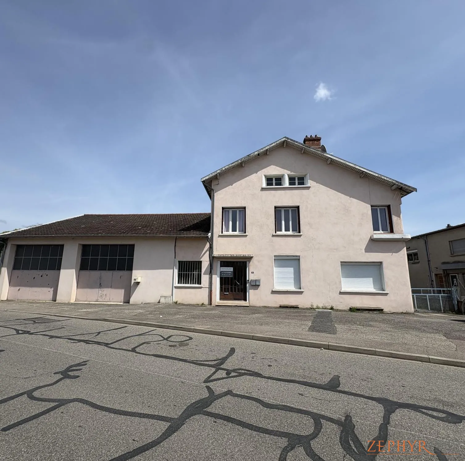 Appartement 4 pièces de 112 m² avec jardin, cave et atelier à Grigny