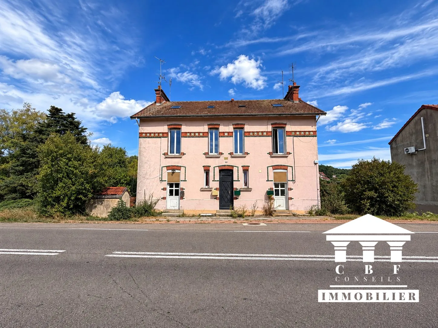 Immeuble de rapport à Marmagne avec 4 appartements à vendre