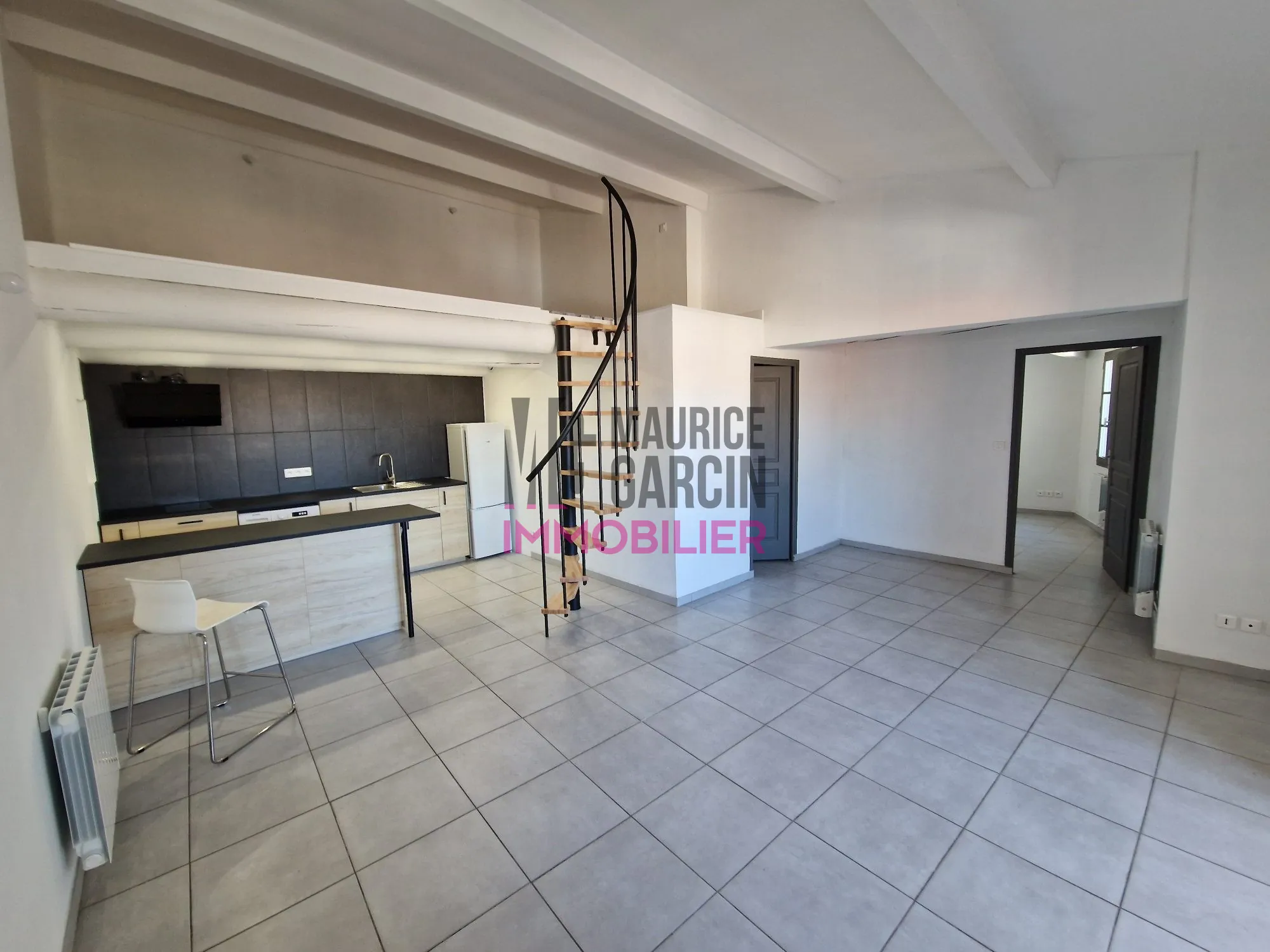 Appartement T2 rénové avec vue sur la collégiale à L'Isle-sur-la-Sorgue