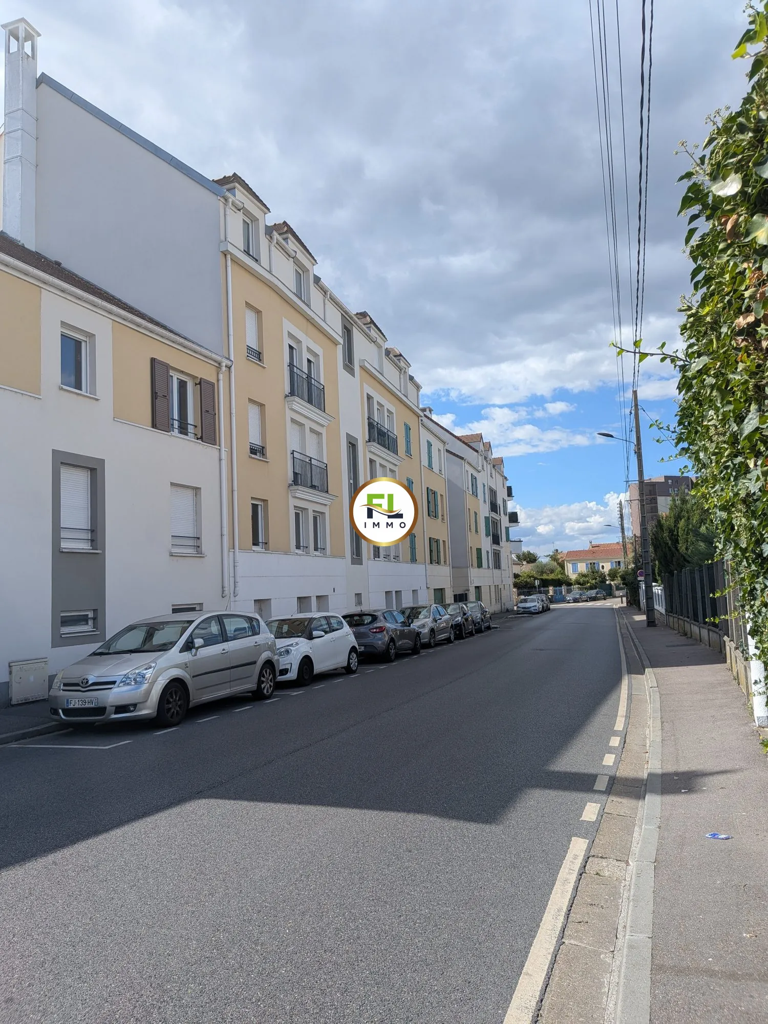 Appartement F2 à Achères avec balcon et parking, proche gare