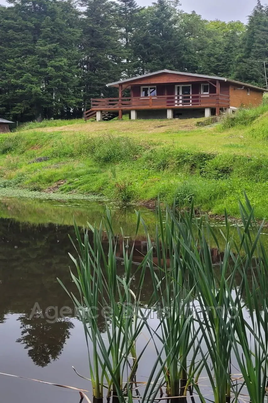 Charmant chalet de 46,5 m² à Biennac proche Rochechouart, vue campagne et pièce d'eau