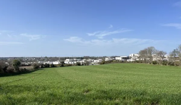 Terrain constructible de 1400 m² à Montagnieu - Terrain hors lotissement