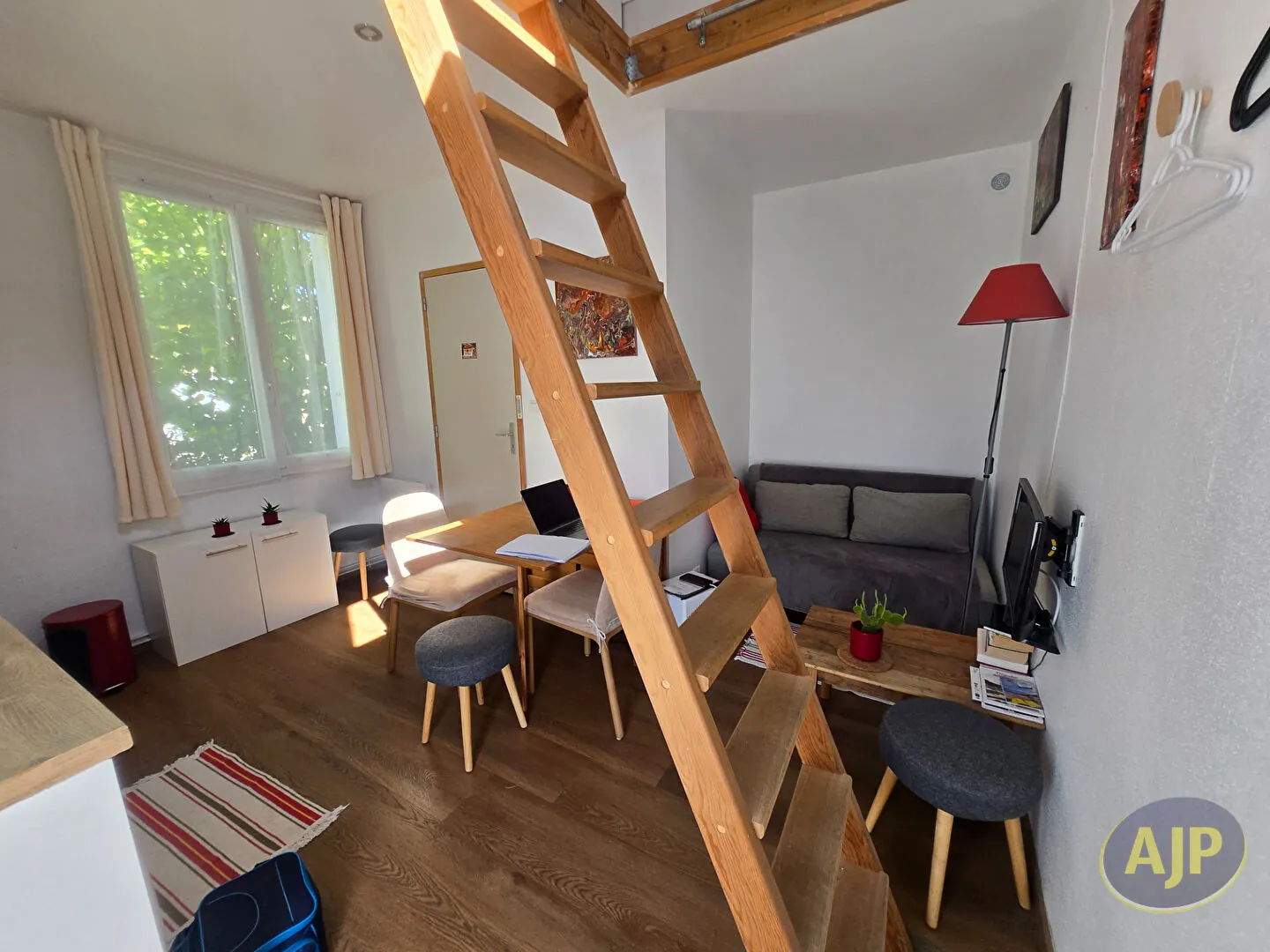 Petite maison à Saint Marc sur Mer avec terrain clos de 160 m²