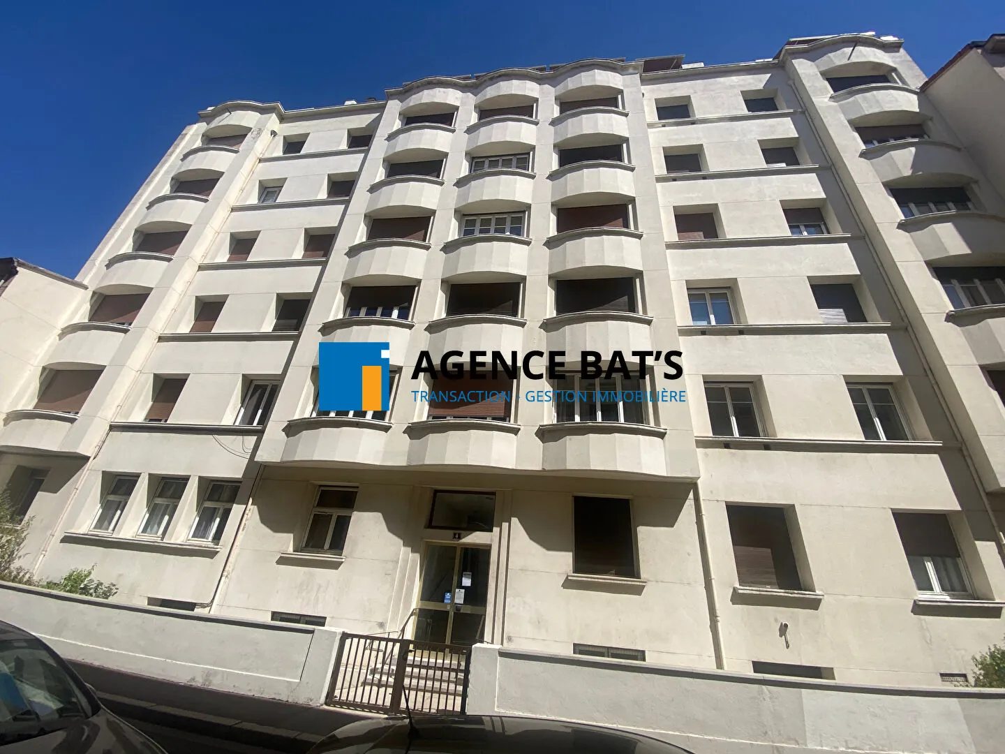 Appartement lumineux à Saint-Étienne avec terrasse et garage — Investissement ou résidence