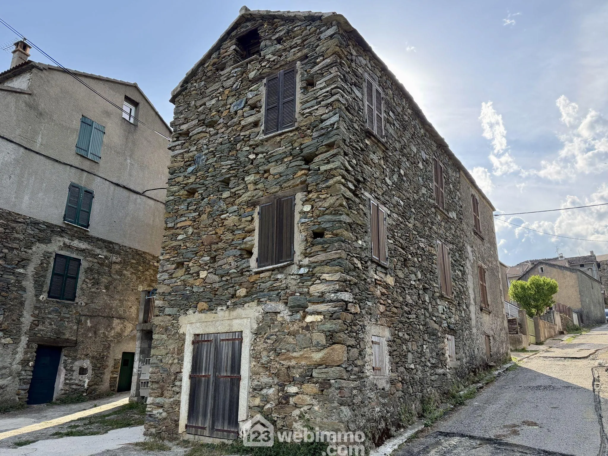 Maison de village en pierres à Moita avec viste sur la vallée et terrain détaché