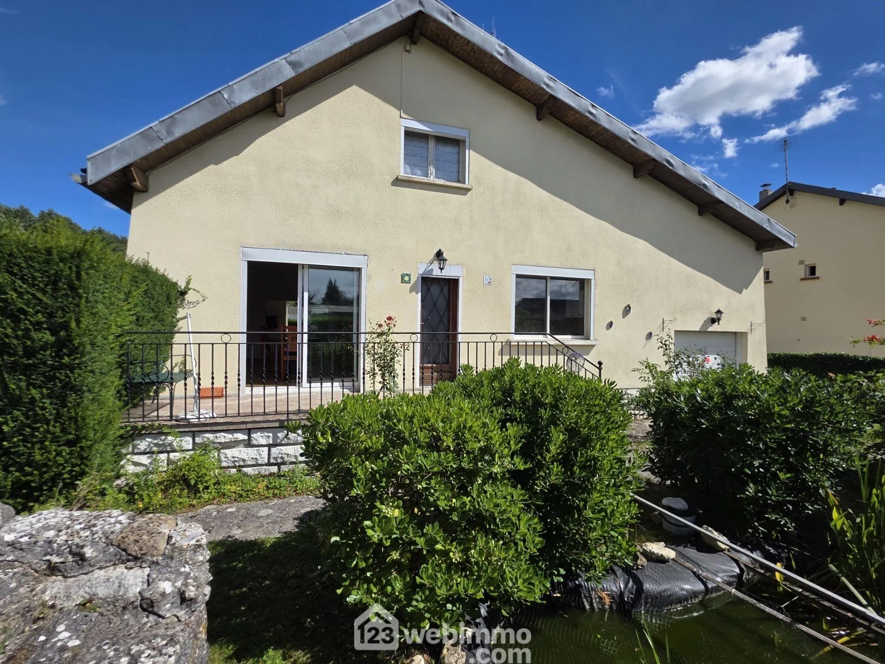 Maison à rénover de 104m² à Chaillevois avec jardin et dépendances